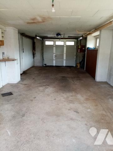 pavillon élevé sur sous-sol terrain attenant de 2218m², bâtiment annexe d'env 41 m² au sol + grenier