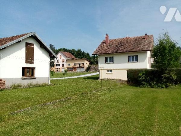 pavillon élevé sur sous-sol terrain attenant de 2218m², bâtiment annexe d'env 41 m² au sol + grenier