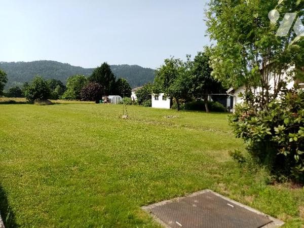 pavillon élevé sur sous-sol terrain attenant de 2218m², bâtiment annexe d'env 41 m² au sol + grenier