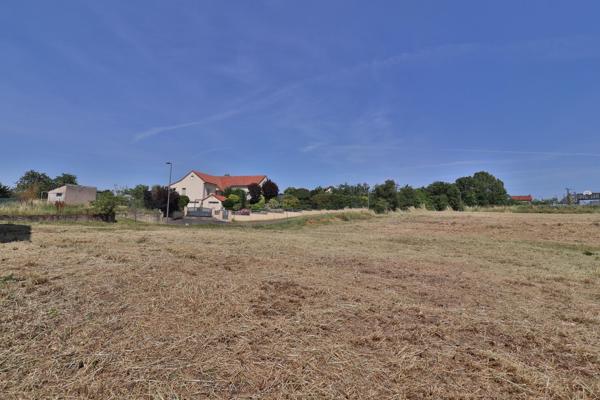 Terrain hors lotissement avec vue sur champs