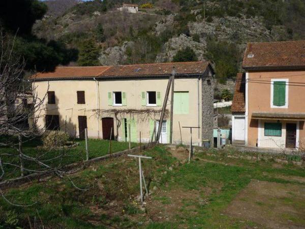 Maison à louer à Vallées-d'Antraigues-Asperjoc (07600)