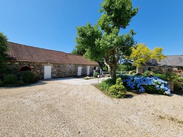 Magnifique propriété aux portes de Landerneau 449 900 € H.A.I.*