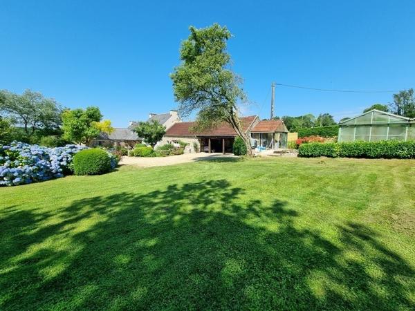 Magnifique propriété aux portes de Landerneau 449 900 € H.A.I.*