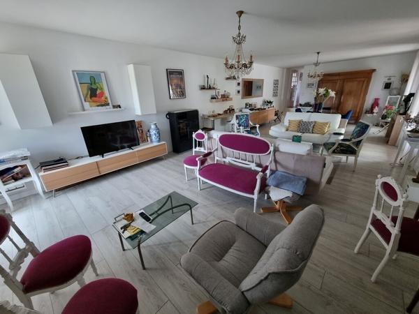 Magnifique propriété aux portes de Landerneau 449 900 € H.A.I.*