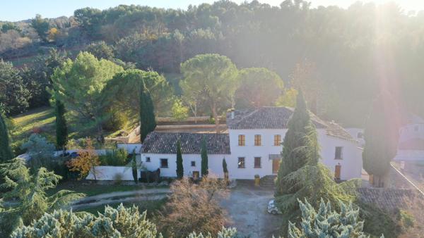 A vendre d'AIX EN PROVENCE mas renové 250m² propriété sur un terrain de 7 851 m²