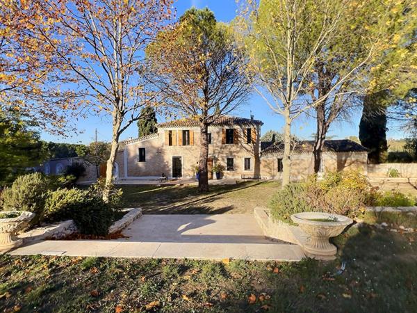 A vendre d'AIX EN PROVENCE mas renové 250m² propriété sur un terrain de 7 851 m²