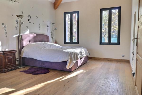 A vendre d'AIX EN PROVENCE mas renové 250m² propriété sur un terrain de 7 851 m²