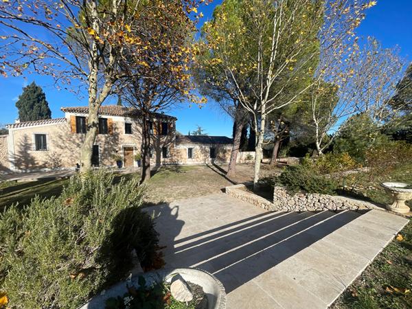 A vendre d'AIX EN PROVENCE mas renové 250m² propriété sur un terrain de 7 851 m²
