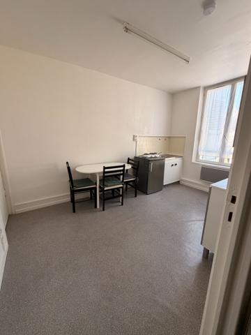 A LOUER APPARTEMENT MEUBLE PROCHE CENTRE VILLE DE ST QUENTIN 02100