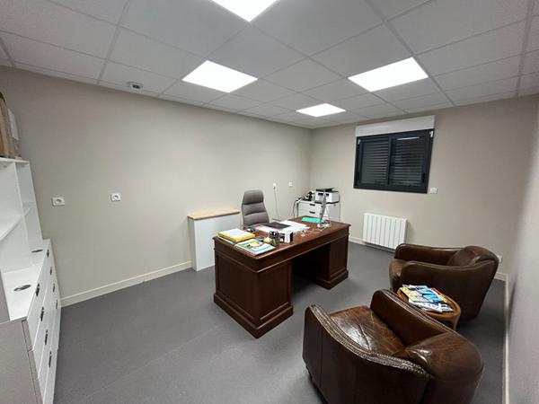 A VENDRE - VITRE - ENVIRON 520 M² Développé - FRAIS D'ACQUISITION RÉDUITS , Vitre