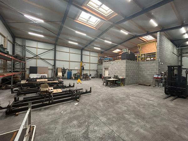 A VENDRE - VITRE - ENVIRON 520 M² Développé - FRAIS D'ACQUISITION RÉDUITS , Vitre