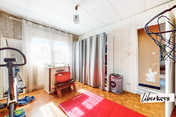 LACROST 71700 - VILLA SUR 2 NIVEAUX - 112 M² Habitable - 1762 M² TERRAIN - 3/4 CHAMBRES - GARAGE
