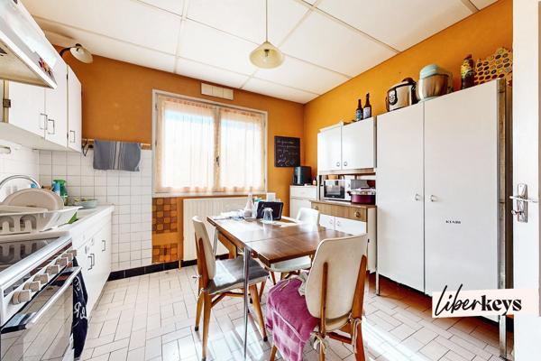 LACROST 71700 - VILLA SUR 2 NIVEAUX - 112 M² Habitable - 1762 M² TERRAIN - 3/4 CHAMBRES - GARAGE
