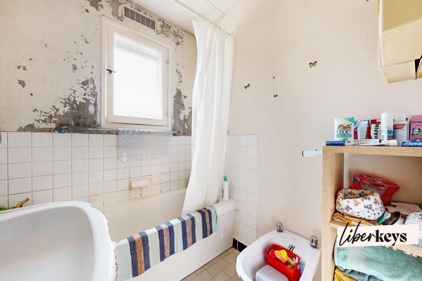 LACROST 71700 - VILLA SUR 2 NIVEAUX - 112 M² Habitable - 1762 M² TERRAIN - 3/4 CHAMBRES - GARAGE