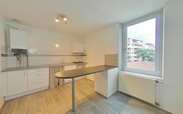 Appartement à louer    3 pièces • 75,39 m2 Valence