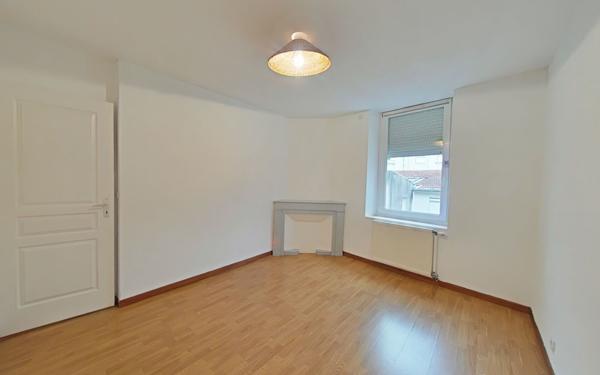 Appartement à louer    3 pièces • 75,39 m2 Valence