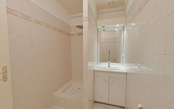 Appartement à louer    3 pièces • 75,39 m2 Valence