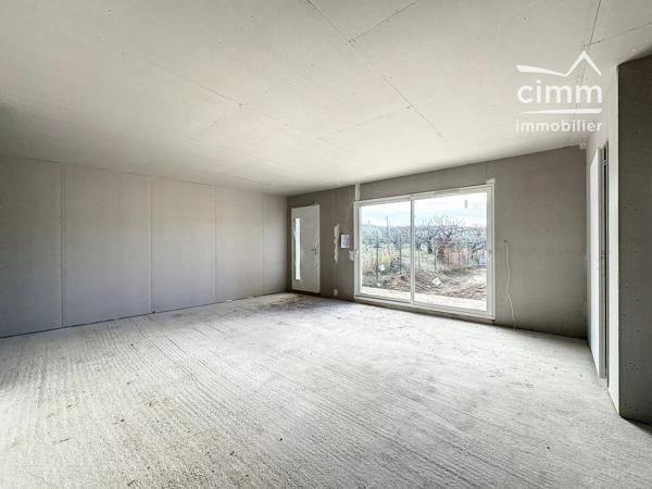 Dans un petit ensemble de 3 lots, villa de plain-pied de 71,66 m² sur une parcelle d'environ 315 m².