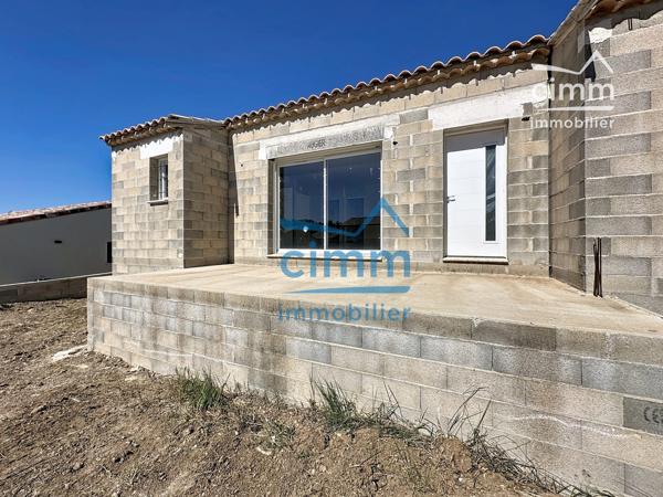 Dans un petit ensemble de 3 lots, villa de plain-pied de 71,66 m² sur une parcelle d'environ 315 m².