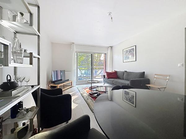 Lambersart Hôtel de ville/Hippodrome, Appartement de 66,49 m² entièrement rénové, inscrit dans une résidence sécurisée dans un parc arboré, 2 chambres, terrasses, cave et garage Lambersart