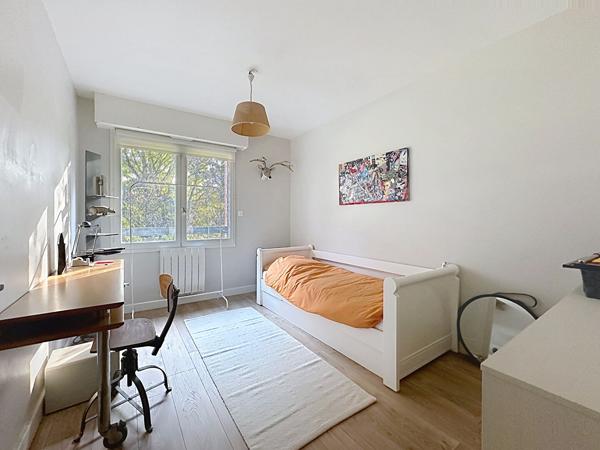 Lambersart Hôtel de ville/Hippodrome, Appartement de 66,49 m² entièrement rénové, inscrit dans une résidence sécurisée dans un parc arboré, 2 chambres, terrasses, cave et garage Lambersart