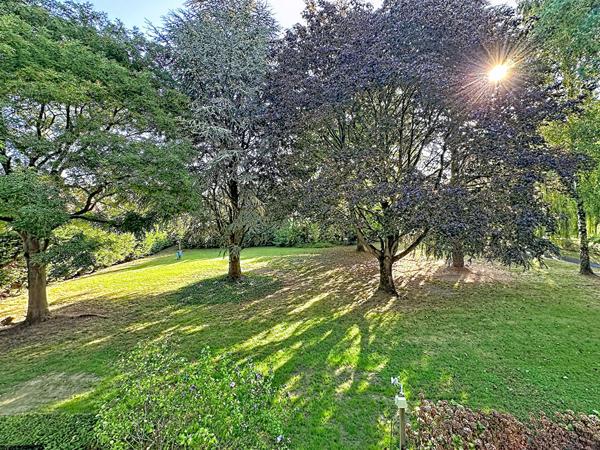 Lambersart Hôtel de ville/Hippodrome, Appartement de 66,49 m² entièrement rénové, inscrit dans une résidence sécurisée dans un parc arboré, 2 chambres, terrasses, cave et garage Lambersart