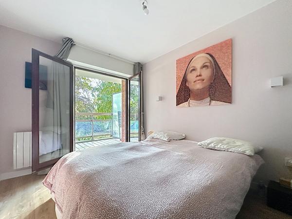 Lambersart Hôtel de ville/Hippodrome, Appartement de 66,49 m² entièrement rénové, inscrit dans une résidence sécurisée dans un parc arboré, 2 chambres, terrasses, cave et garage Lambersart
