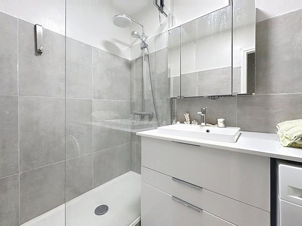 Lambersart Hôtel de ville/Hippodrome, Appartement de 66,49 m² entièrement rénové, inscrit dans une résidence sécurisée dans un parc arboré, 2 chambres, terrasses, cave et garage Lambersart