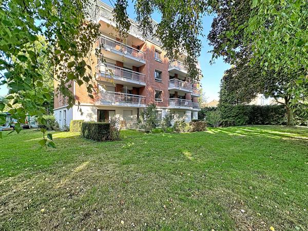 Lambersart Hôtel de ville/Hippodrome, Appartement de 66,49 m² entièrement rénové, inscrit dans une résidence sécurisée dans un parc arboré, 2 chambres, terrasses, cave et garage Lambersart