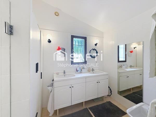 Tourrettes-sur-Loup – Maison de caractère avec vue mer, un écrin de sérénité