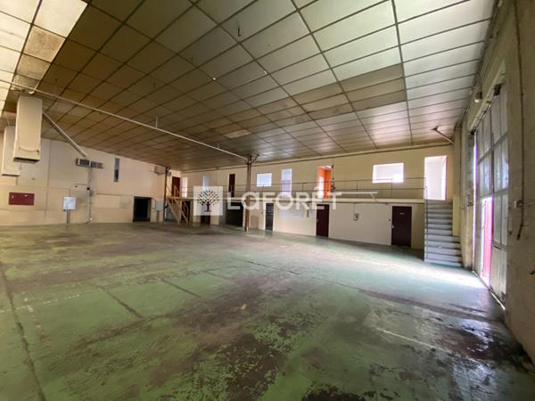 Achat local commercial près de Doué-en-Anjou - 2775 m² - 1 254 000 €