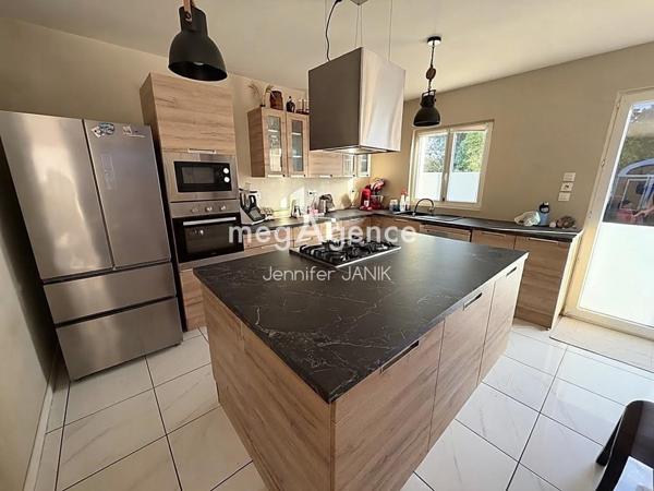 Maison à Saint-Just-en-Chaussée, 60130 - 6 pièces 115m²