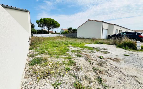 Terrain à vendre    Semussac