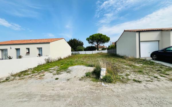 Terrain à vendre    Semussac