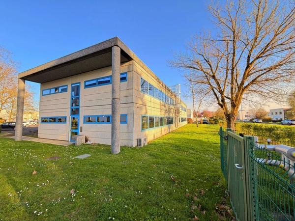 IMMEUBLE DE BUREAUX 676 M² À VENDRE POITIERS – PÔLE MÉDICAL – 30 PARKINGS – IDÉAL ENTREPRISE OU INVESTISSEUR