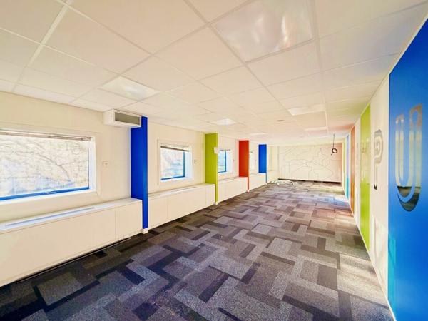 IMMEUBLE DE BUREAUX 676 M² À VENDRE POITIERS – PÔLE MÉDICAL – 30 PARKINGS – IDÉAL ENTREPRISE OU INVESTISSEUR