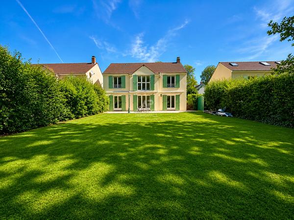 Maison Neuville Sur Oise 6 pièce(s) 143 m2 679 500 € **  - Référence  8213
