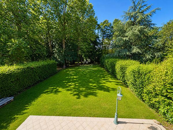 Maison Neuville Sur Oise 6 pièce(s) 143 m2 679 500 € **  - Référence  8213
