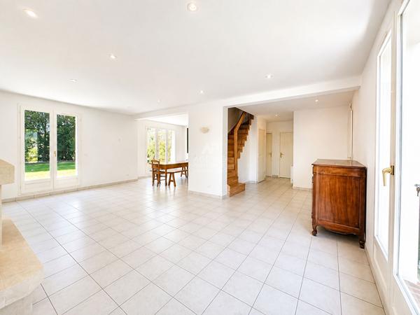 Maison Neuville Sur Oise 6 pièce(s) 143 m2 679 500 € **  - Référence  8213