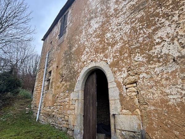 Batisse ancienne à rénover entièrement Concores