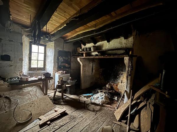 Batisse ancienne à rénover entièrement Concores