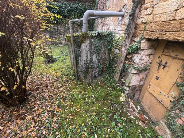 Batisse ancienne à rénover entièrement Concores