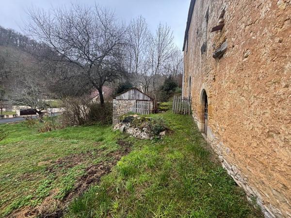 Batisse ancienne à rénover entièrement Concores