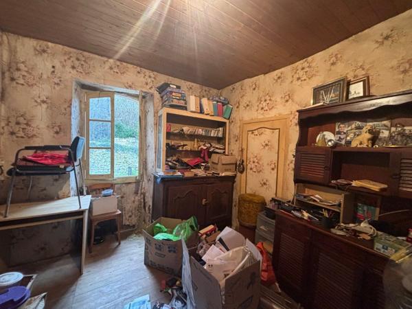 Batisse ancienne à rénover entièrement Concores