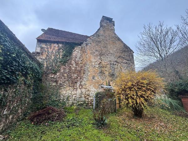 Batisse ancienne à rénover entièrement Concores