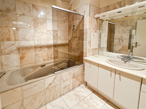 Appartement Paris 3 pièces 70m² + Balcon de 12m²