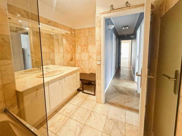 Appartement Paris 3 pièces 70m² + Balcon de 12m²