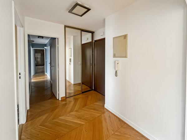 Appartement Paris 3 pièces 70m² + Balcon de 12m²
