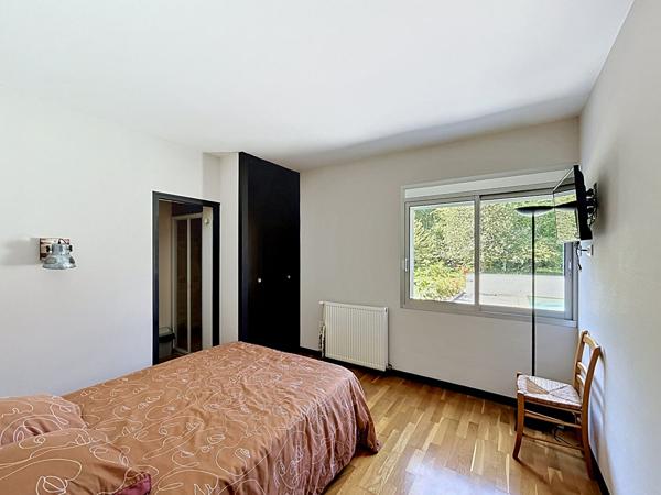 Maison d'architecte de 1984 - 180 m² - Propriété boisée aux portes de VIHIERS (49310)