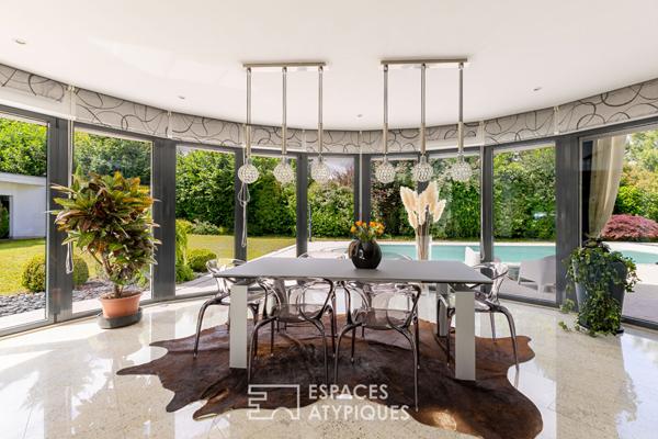 Maison d’architecte aux lignes élégantes avec piscine et jardin
